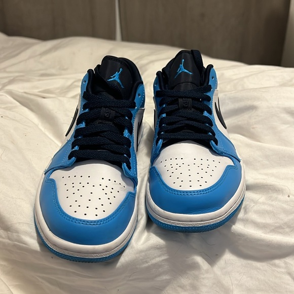 Jordan 1 low UNC 2021 Size US 8 - Picture 3 of 6